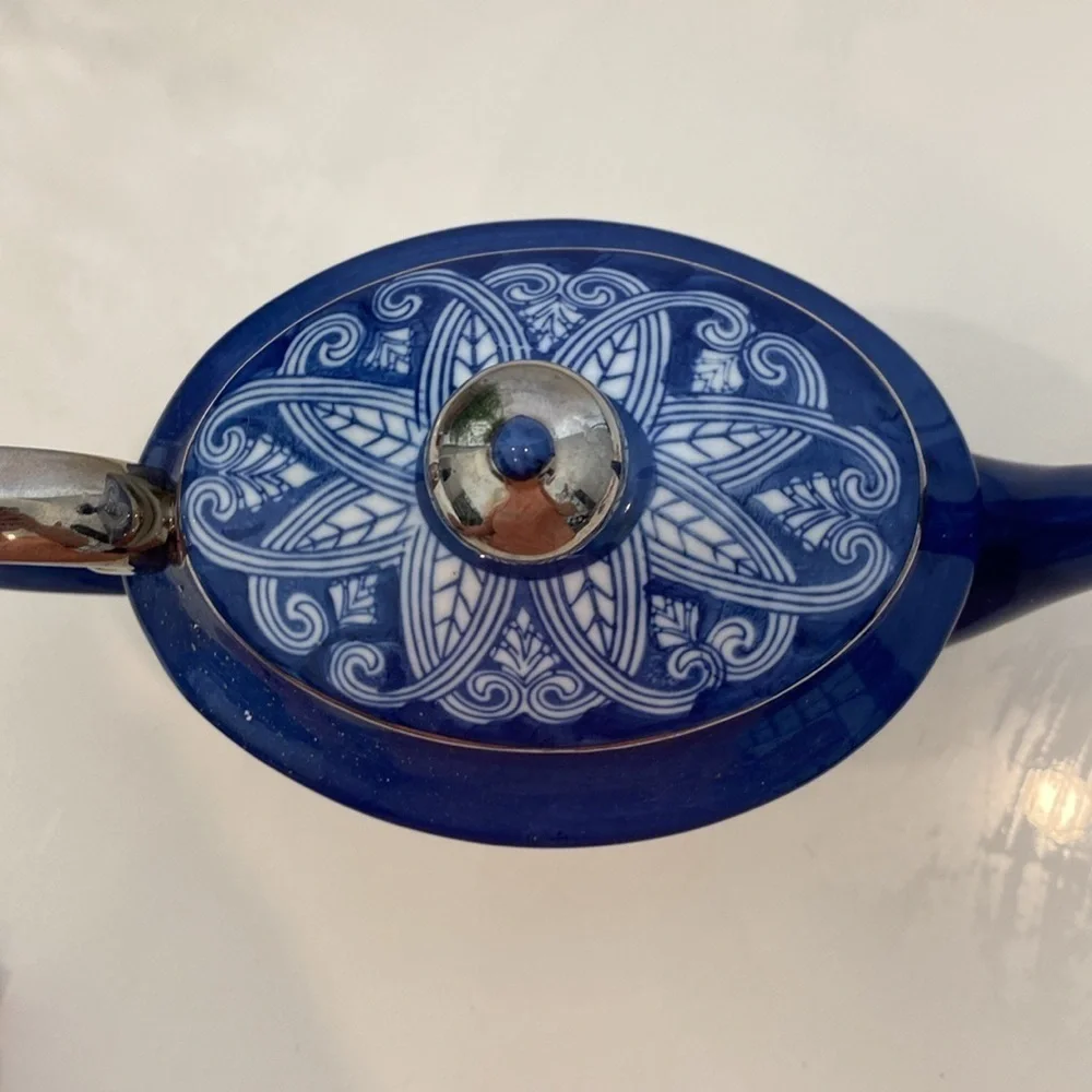 The Bombay Company Vintage Blue and White Teapot‎